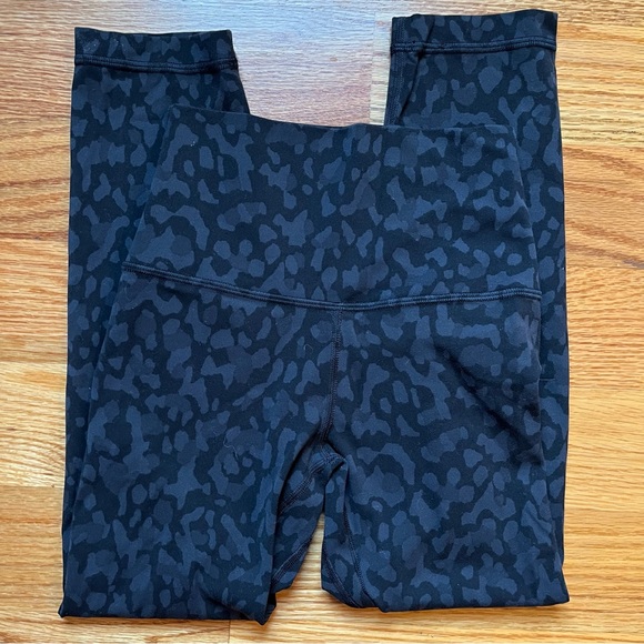 Lululemon align crop in Incognito Camo Multi Grey size 2 - Picture 4 of 6
